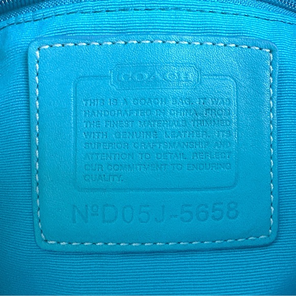 UPDATED Coach
Multicolor logo hobo Shoulder Bag medium great condition - Picture 10 of 13